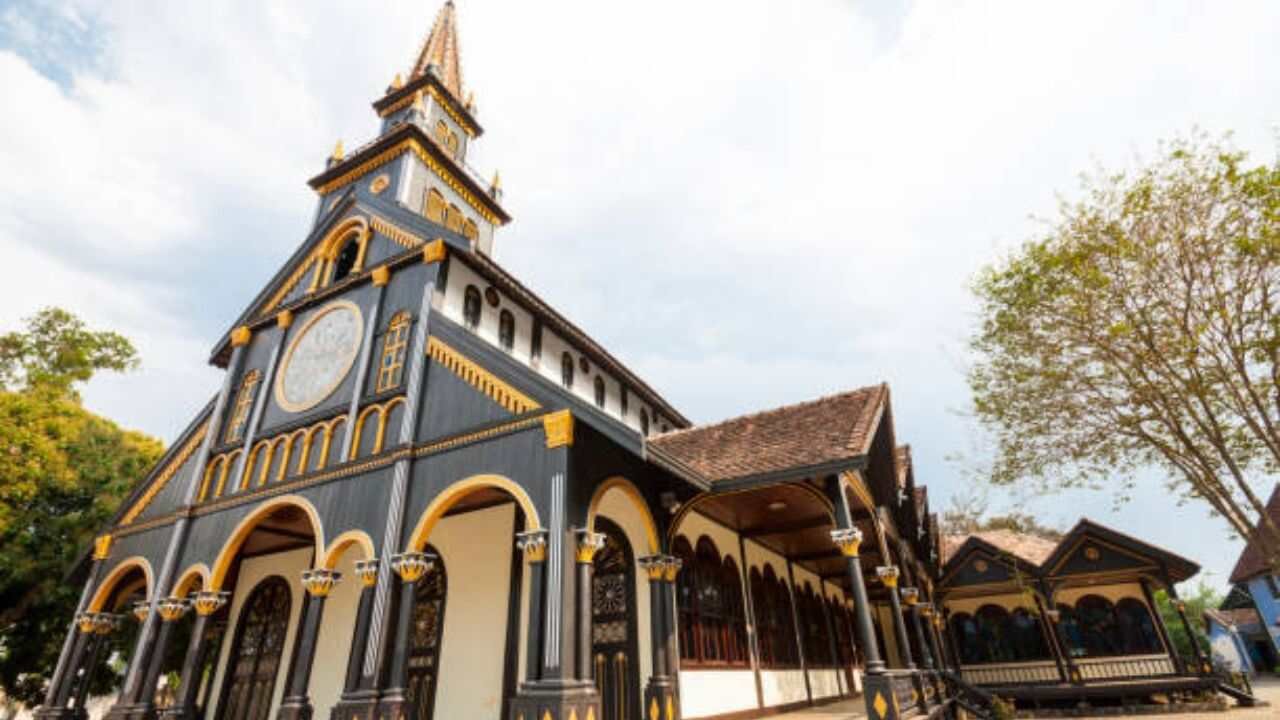 Vietravel Airlines Office in Kon Tum, Vietnam