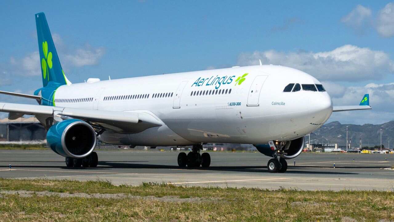 Aer Lingus aircraft showcasing airline safety and reliability