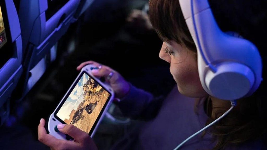 Passenger using United Airlines WiFi with Starlink internet onboard