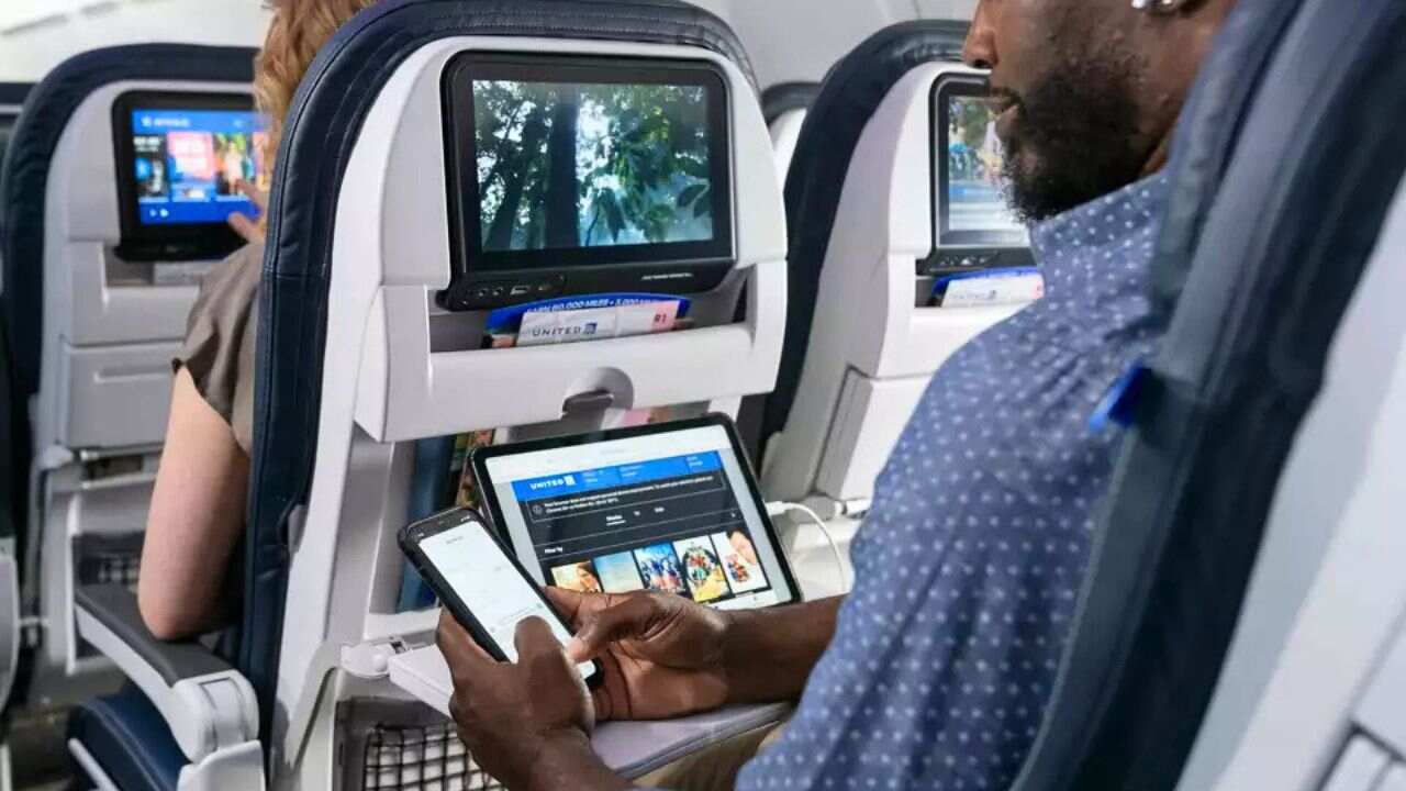 United Airlines WiFi cost, Starlink internet access and onboard connectivity